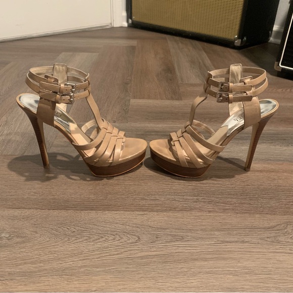 Michael Kors Neutral Leather Elegant Tan Strappy Heels Size 7.5 Platform - Picture 1 of 9